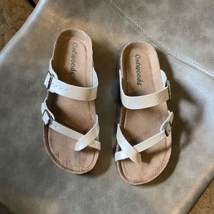 Outwoods size 8 Ivory sandals
